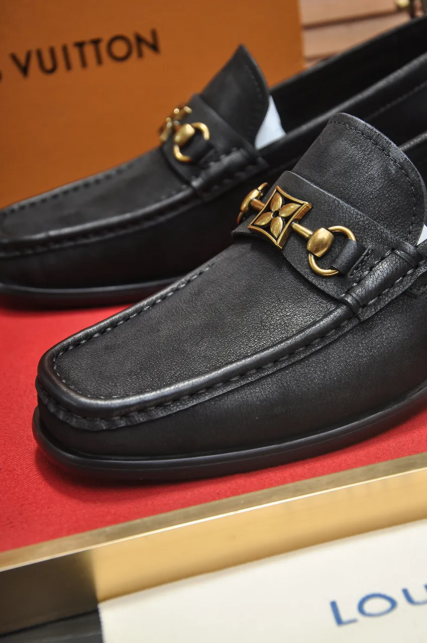 Men's men's shoes 💰520💶 [LV] (original single cowhide lining) 🍀LV's latest genuine leather business suit shoes are launched simultaneously on the official website. The first-layer cowhide imported from Italy is made of heavy gold, 💥official website 1:1 rubber outsole. Versatile to wear, high-end without losing class, and the color combination is extraordinary. This four-season style is alluring when worn on your feet, showing off your big-name flair. Standard code 38-45 (45 customized)
